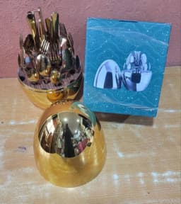 24-PIECES STAINLESS STEEL CUTLERY SET WITH EGG SHELL DESIGN CASE